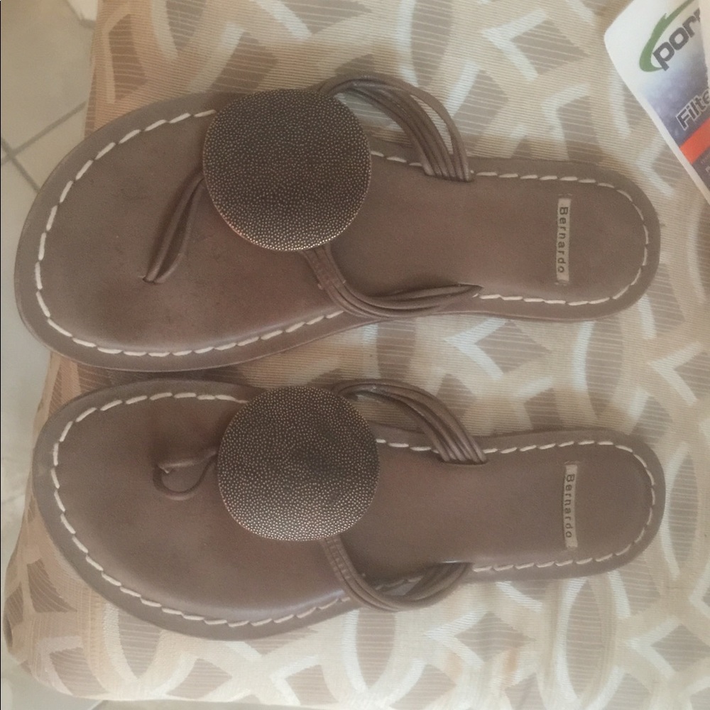 Women’s Anthropologie Bernardo flip flops size 9